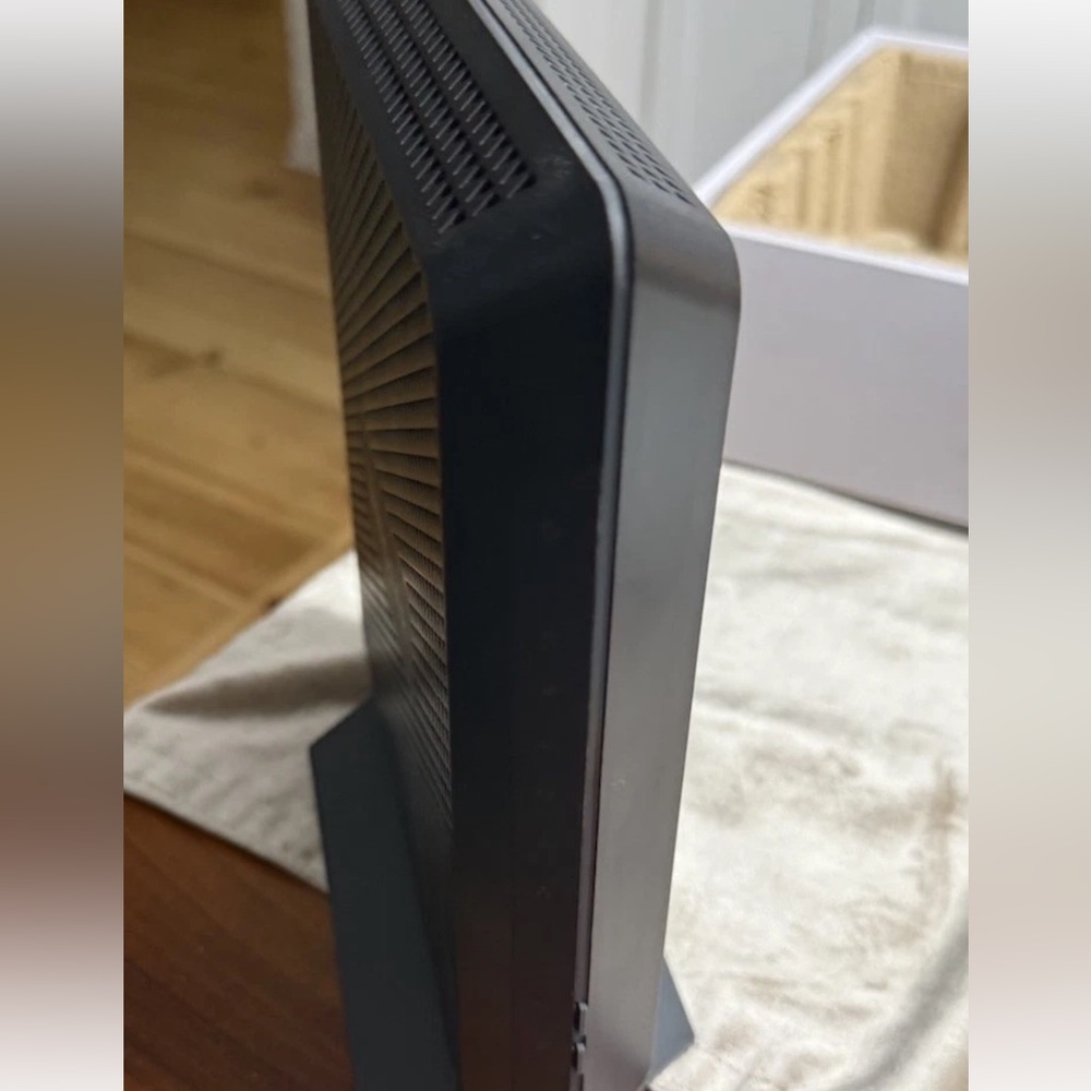 Netgear Nighthawk AC1900 Wifi Cable Modem & Router In One (C7000) great cond - Picture 10 of 10